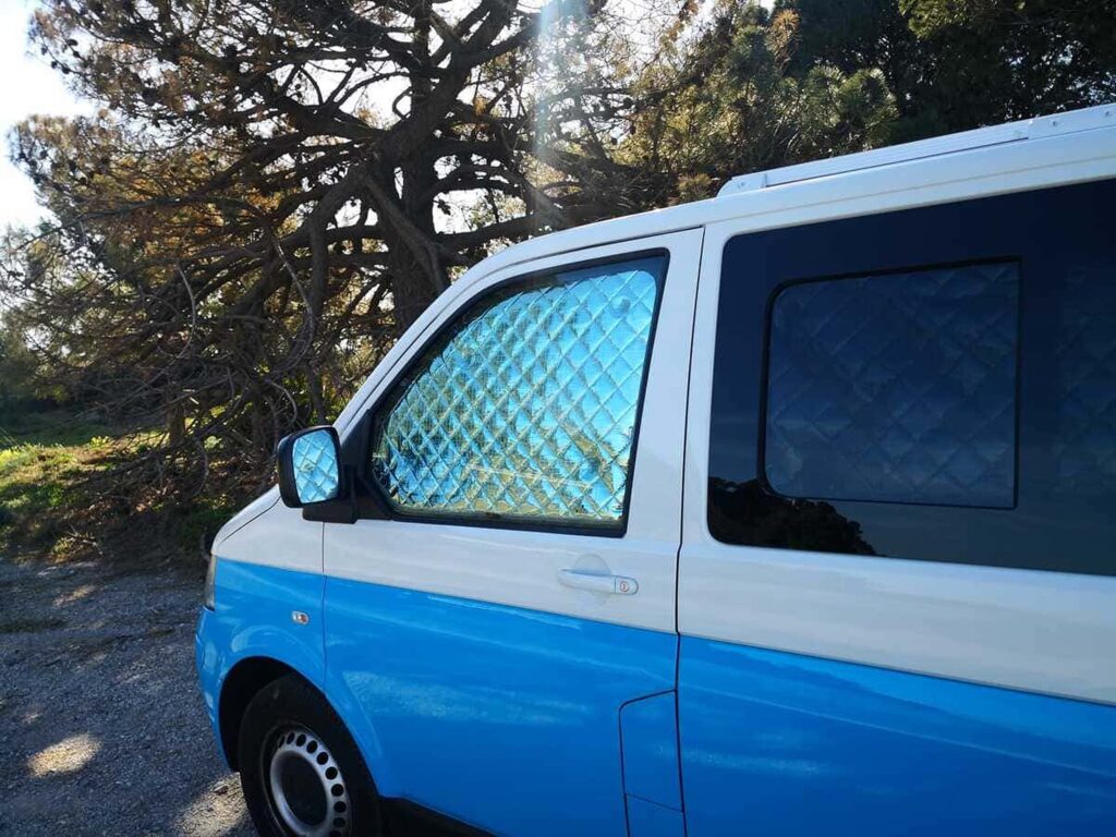 Aislantes térmicos y oscurecedores para camperización: solución practica y confort